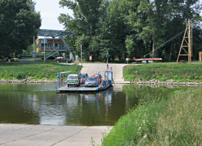 Morava ferry at Z�horsk� Ves / Angern